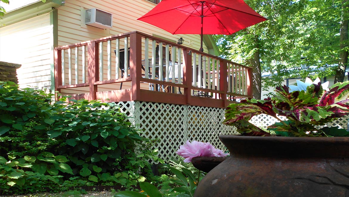 Sitting area outside the Eureka Springs Cottage, The Carriage House