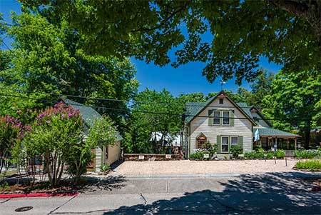 Eureka Springs Cottage